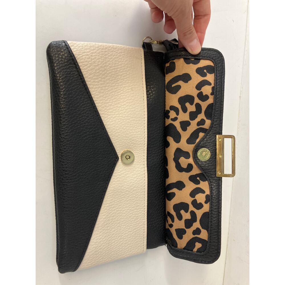 JESSICA SIMPSON BLACK, IVORY PVC LARGE WRISTLET - Picture 9 of 16